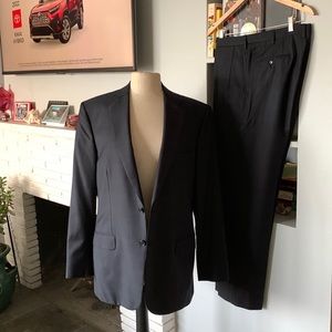 Brioni Mens suit.